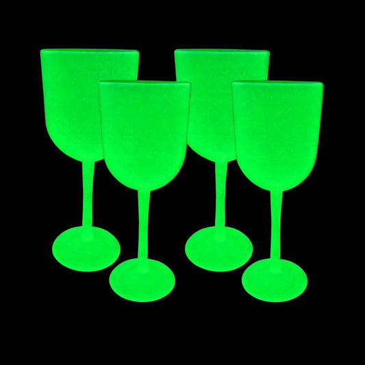 Party Outlaw Plastic Wine Glasses 4 Pc 10oz, Classic Wine Drinking Glasses, BPA-Free, Lightweight, Heavy Duty, Reusable, Shatter - Proof, Dishwasher Safe, Made in USA (Glow in the Dark)
