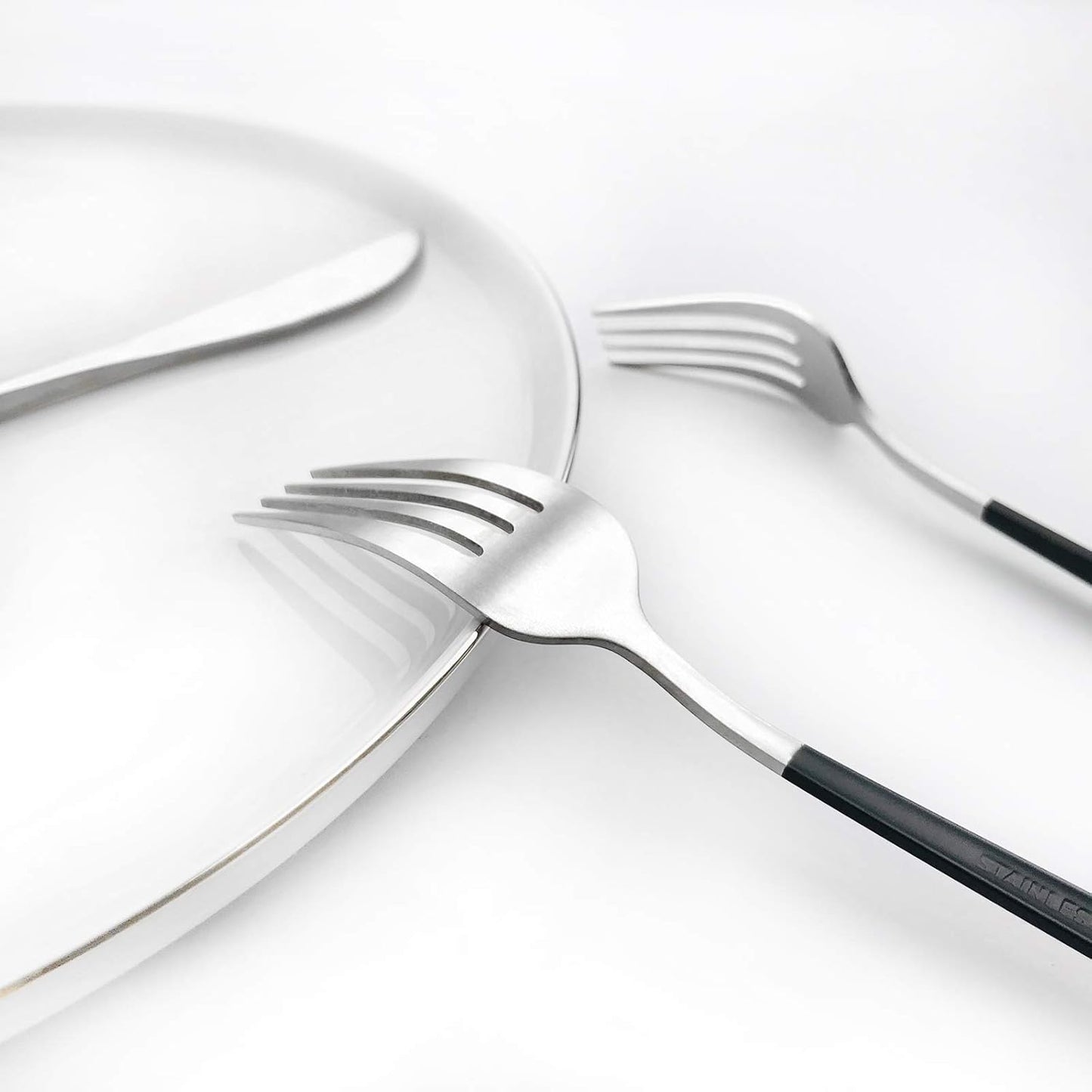 Gugrida Black Silver Flatware, Royal 20 Piece Matte Black Handle 18/10 Stainless Steel Tableware Sets for 4 Including Forks Spoons Knives, Camping Silverware Travel Utensils Set Cutlery (Black Silver)