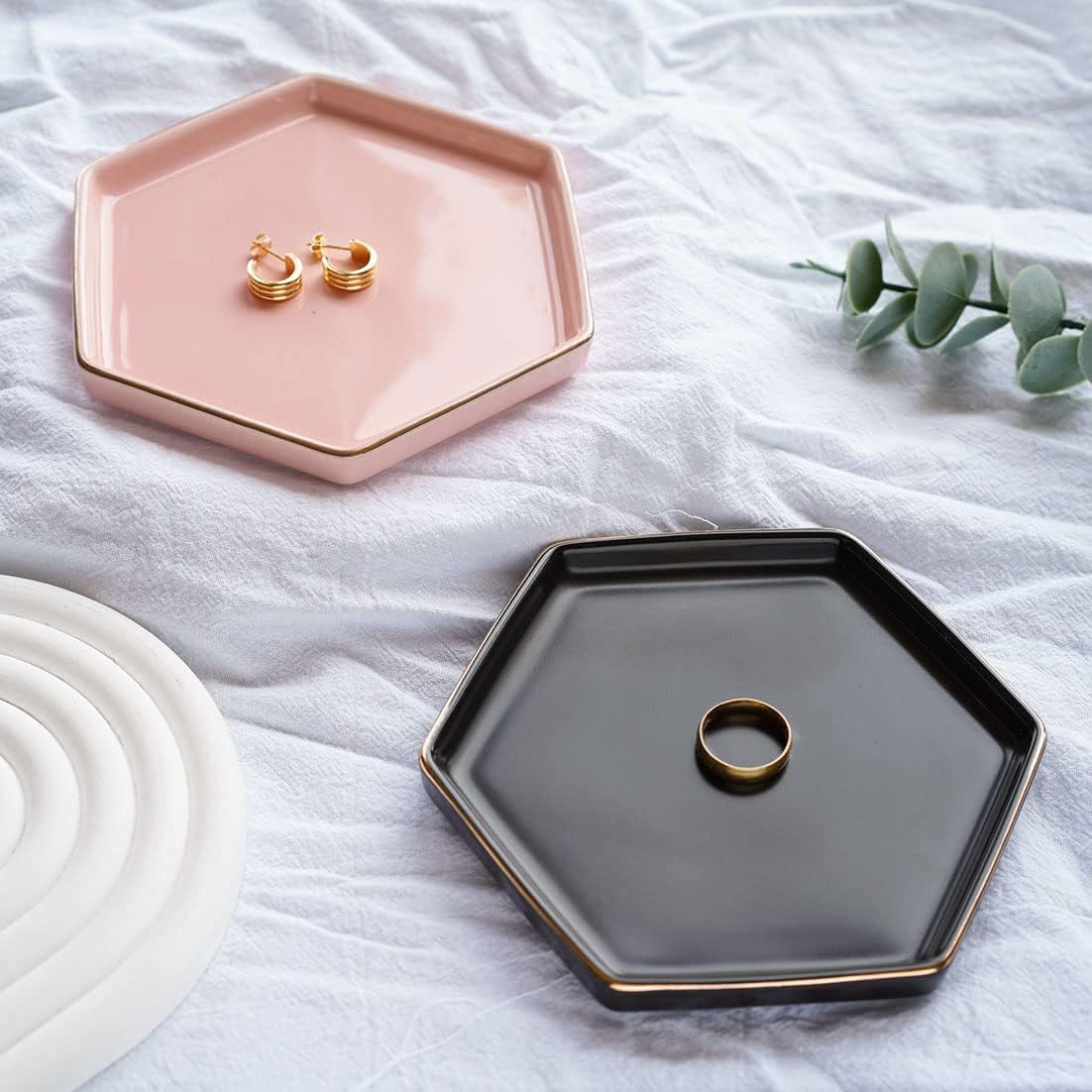 4.7 inch Ceramic Jewelry Dish Tray, Small Ring Holder Dish, Black Catch All Trinket Tray for Keys Rings Earrings