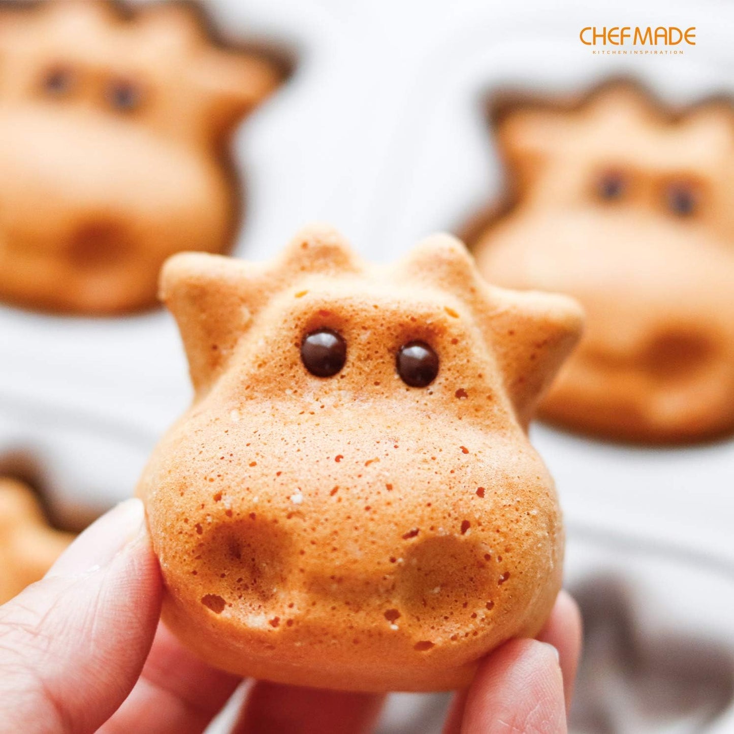 CHEFMADE Cows Cake Pan, 12-Cavity Non-Stick Animal Muffin Bakeware for Oven Baking (Champagne Gold)