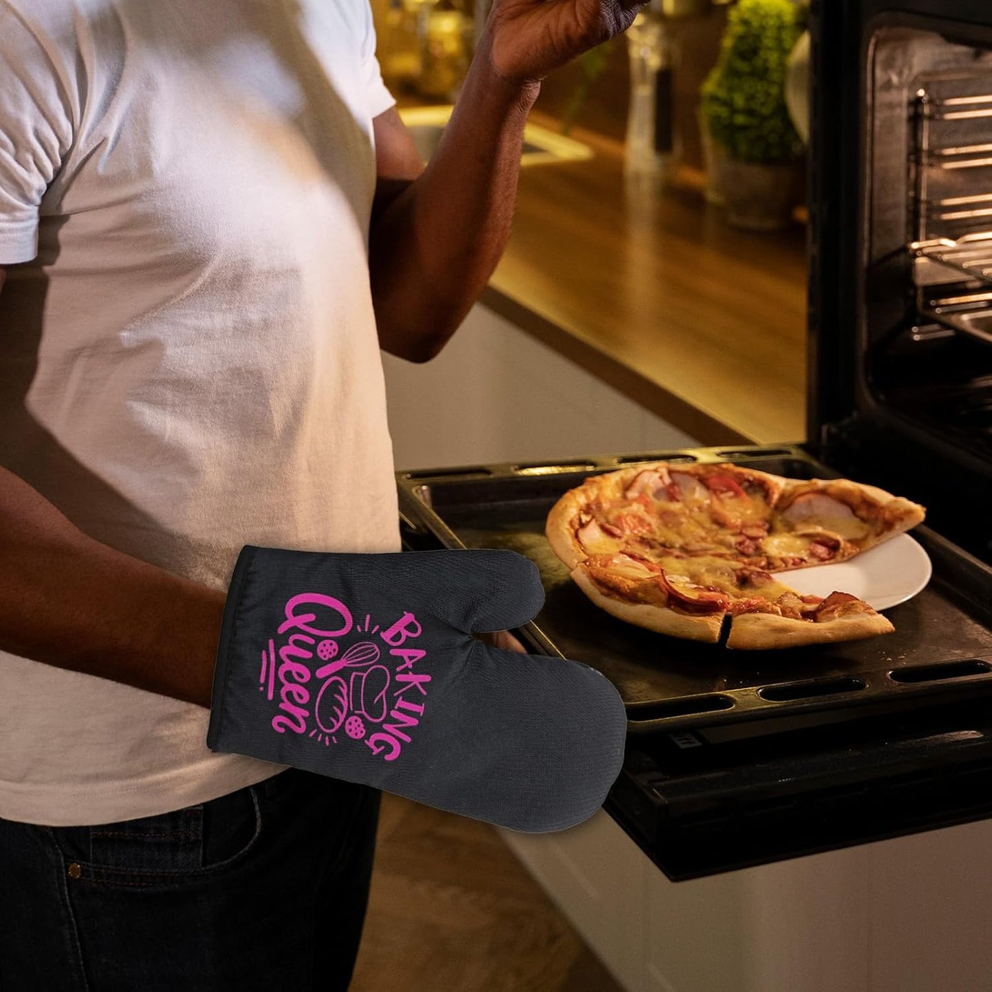 Funny Oven Mitts and Pot Holders(Set of 2) Baking Queen Oven Mitts for Kitchen Decor Silicone Non-Slip Oven Mitts Kitchen Gifts for Women Hostess Great Housewarming Gifts for Family Friend