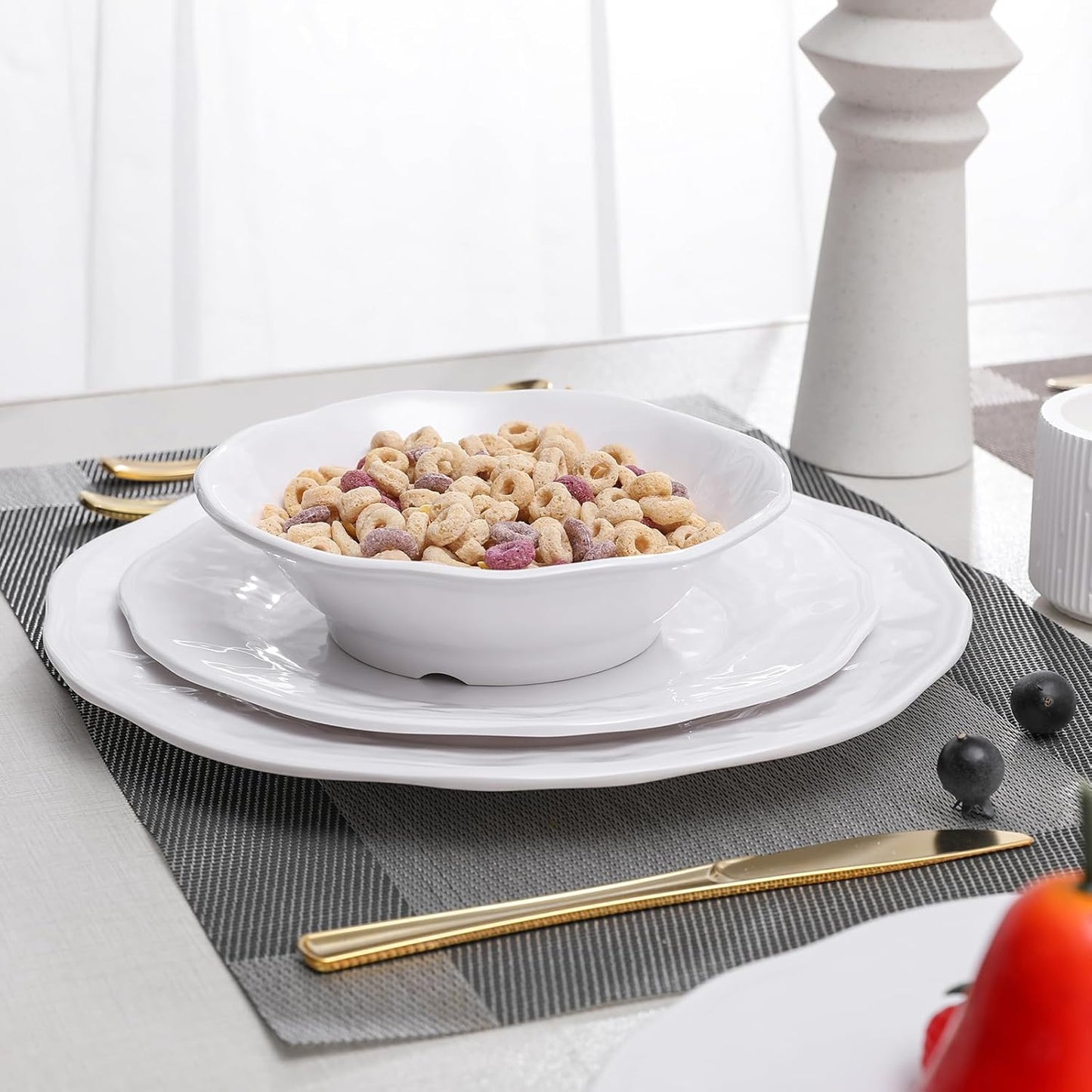 White Melamine Dinnerware Set, 18 Pcs Lightweight and Unbreakable Outdoor Plates and Bowls Sets, Camping Melamine Dishes Set for 6, Chip Resistant Kitchen Plates for Indoor and Outdoor Use