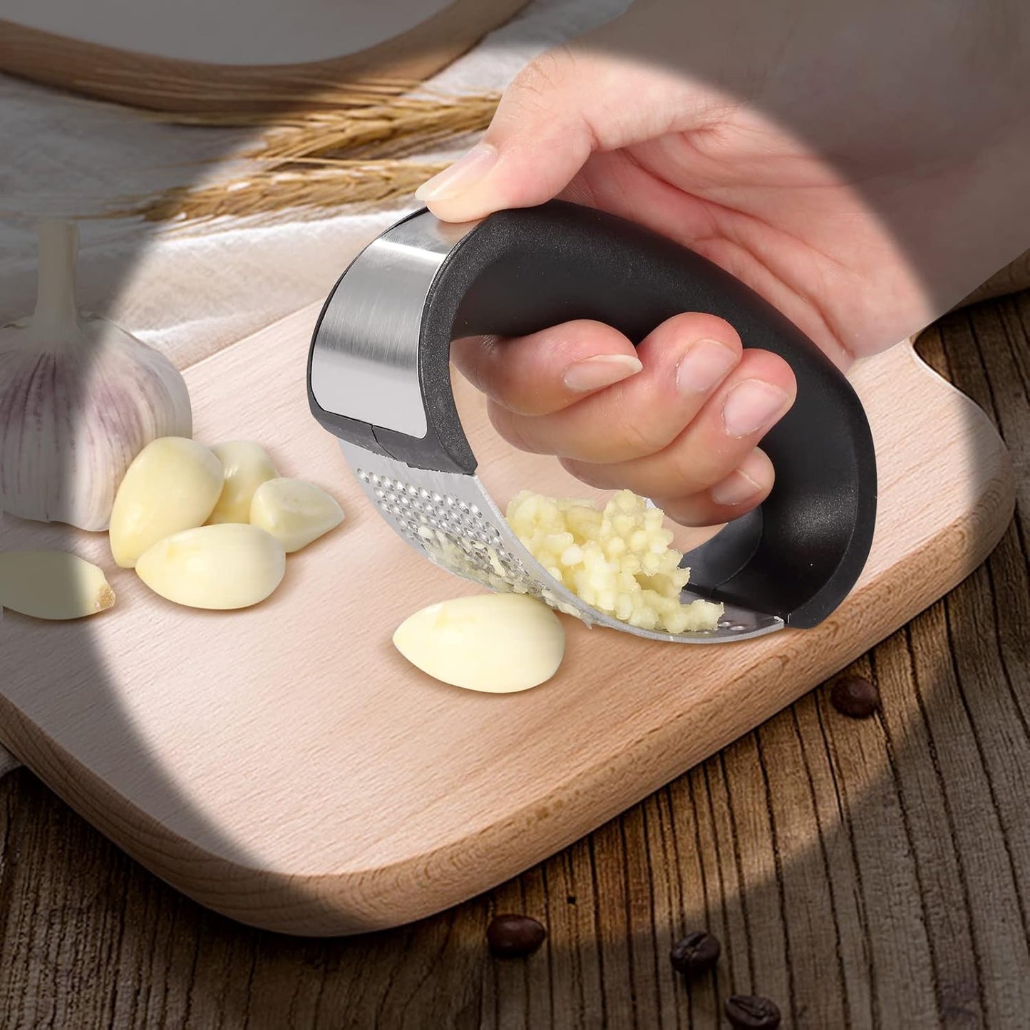 2 Pack Garlic Press Rocker, Stainless Steel Garlic Mincer with 2 Peelers, 2 Scrapers and 2 Brushes | Garlic Crusher Garlic Chopper for Smashing Garlic