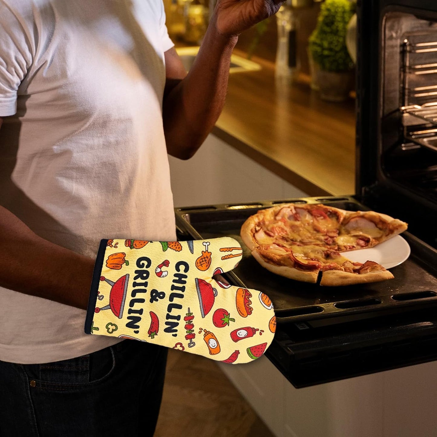 Funny BBQ Oven Mitts and Pot Holders(Set of 2) Chillin' and Grillin' Silicone Non-Slip Oven Mitts Funny Kitchen Heat Resistant Mitts Gifts for Hostess Chef Grilling Master BBQ Lover Friend