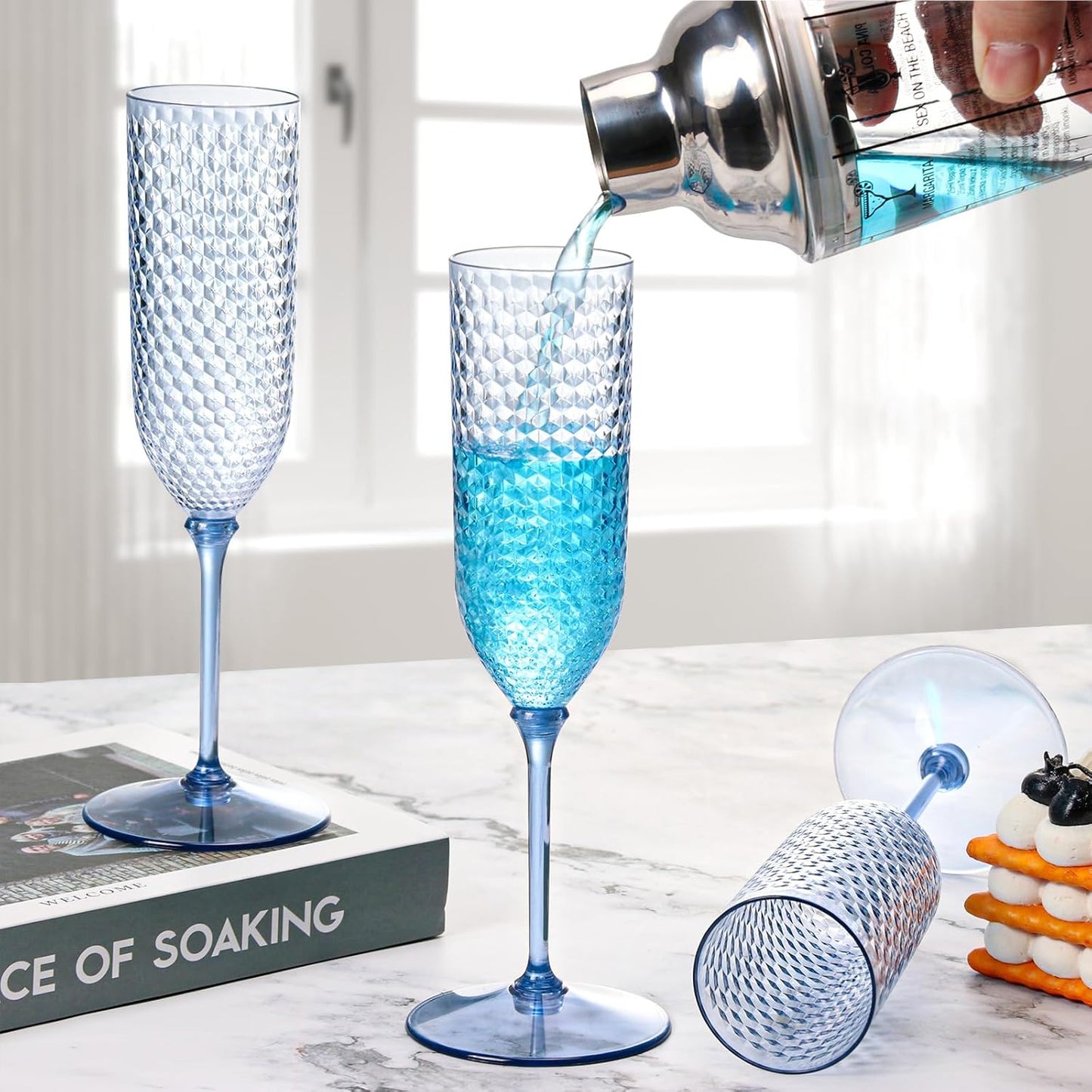 XUWAIDSGN 24 Pack Blue Detachable 2 piece Champagne Flutes 5.5 Oz Unbreakable Plastic Mimosa Disposable Champagne Glasses Drinking Cups Stemmed Reusable Wine Toasting Glasses for Wedding