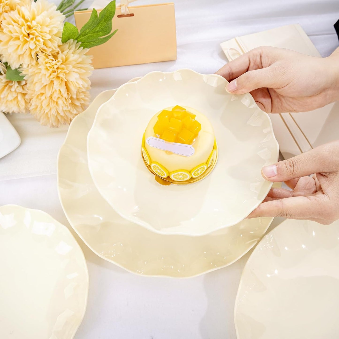 LIYH 20 Pcs Beige Plastic Plates Reusable 7.5 Inch - Unbreakable Plastic Dessert Plates - Scalloped Cake Plate for Weddings Camping Party Outdoor Picnics Dishwasher Safe BPA Free