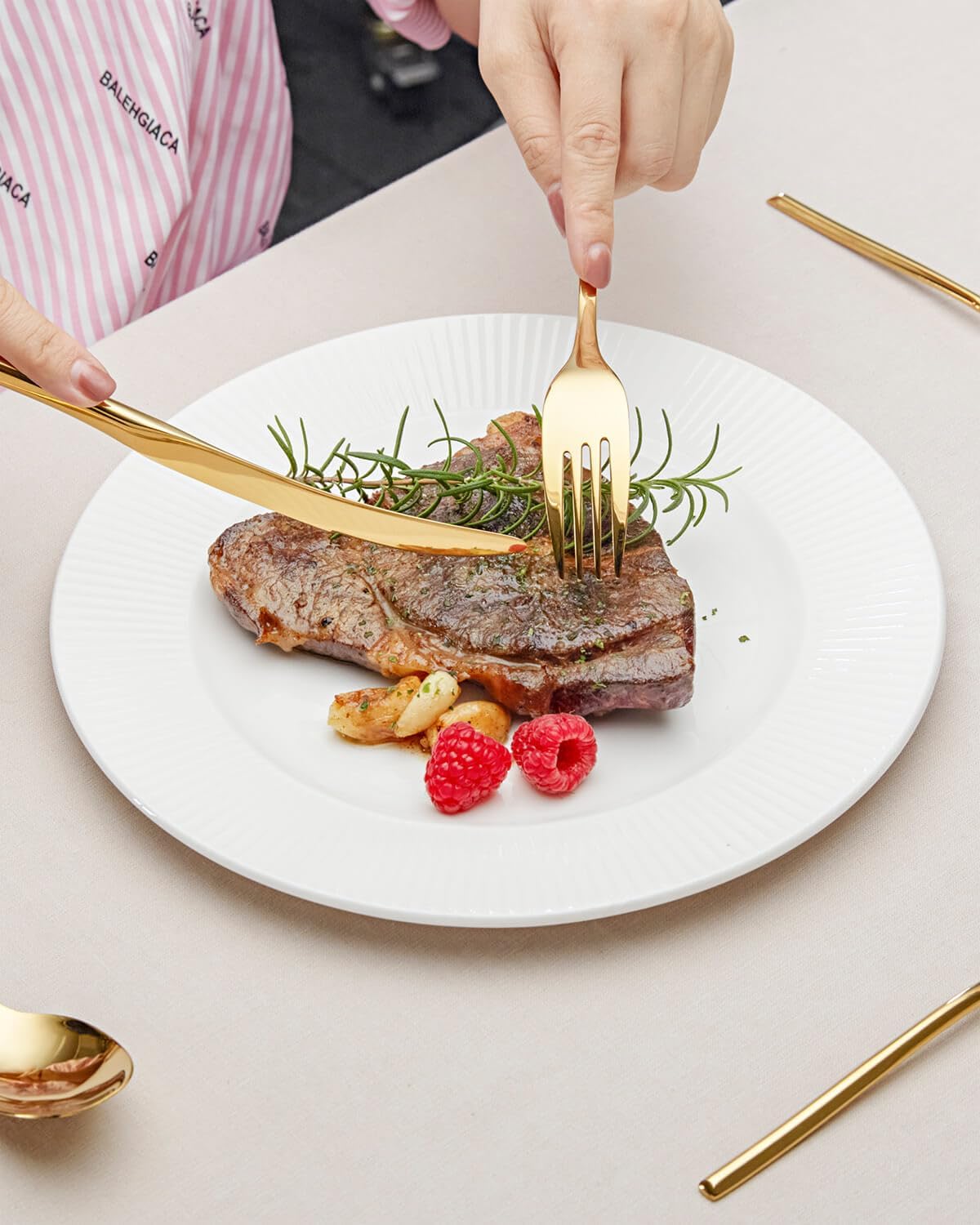 Lemeya 20-Piece Gold Silverware Set for 4,Modern 18/10 Stainless Steel Flatware Set,Luxury Cutlery Set,Unique Utensils Set for Restaurant,Spoons and Forks Set,Mirror Polished,Dishwasher Safe