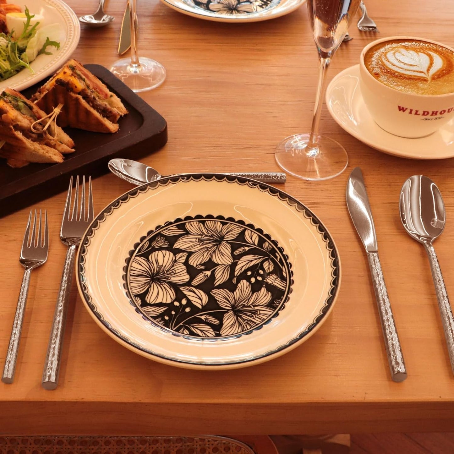 18/10 Stainless Steel Flatware Set Hand Forged Silverware Set Cutlery Set Round Hammered Handle Mirror Finished Heavy Duty 40 Pieces Service for 8