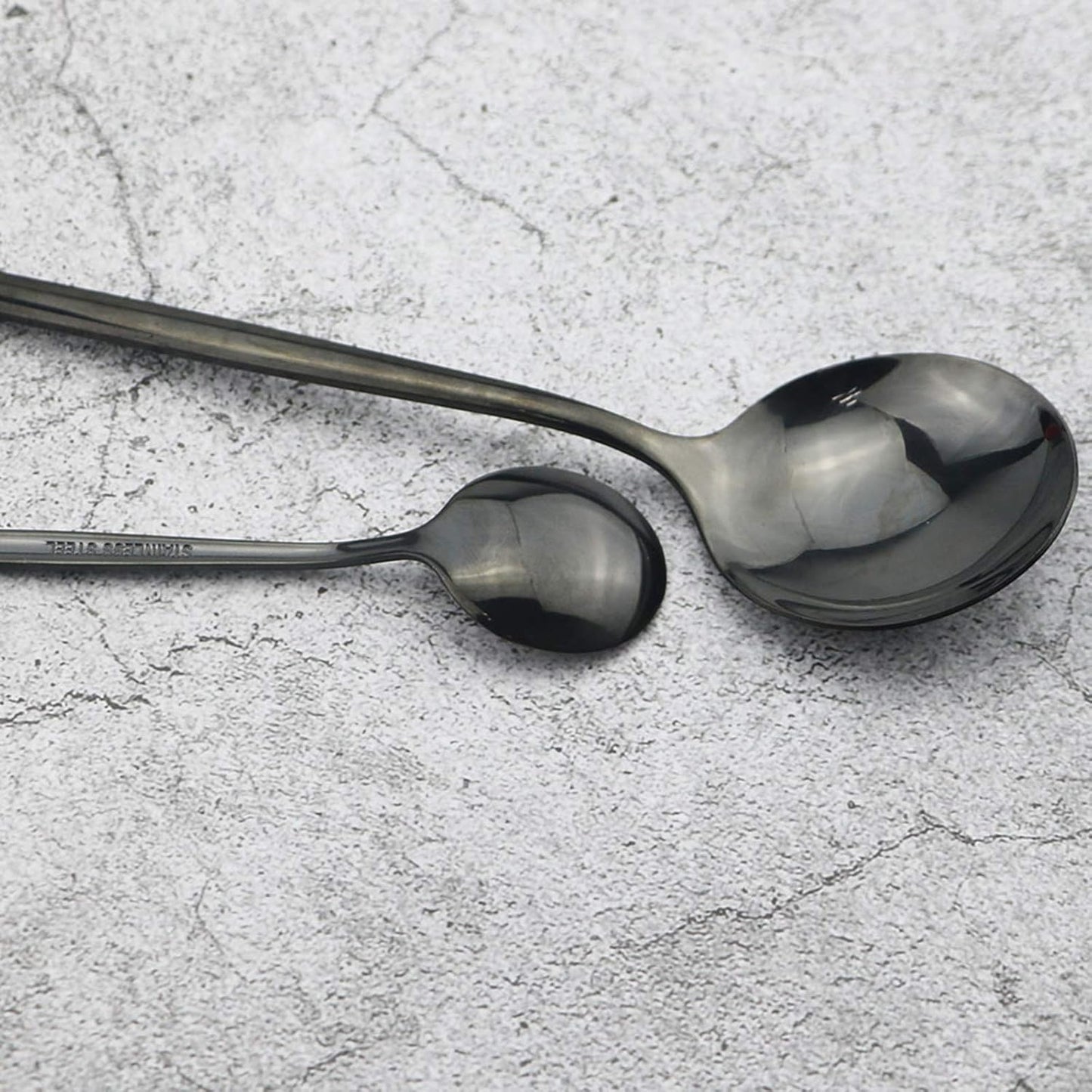 JASHII Silverware Set, Mirror Polished Black Flatware Cutlery Set Service for 4, Shiny Finish 24 Pieces Stainless Steel Utensils Set Dinner Knife Fork Spoon Dessert Fork Salad Spoon Dishwasher Safe