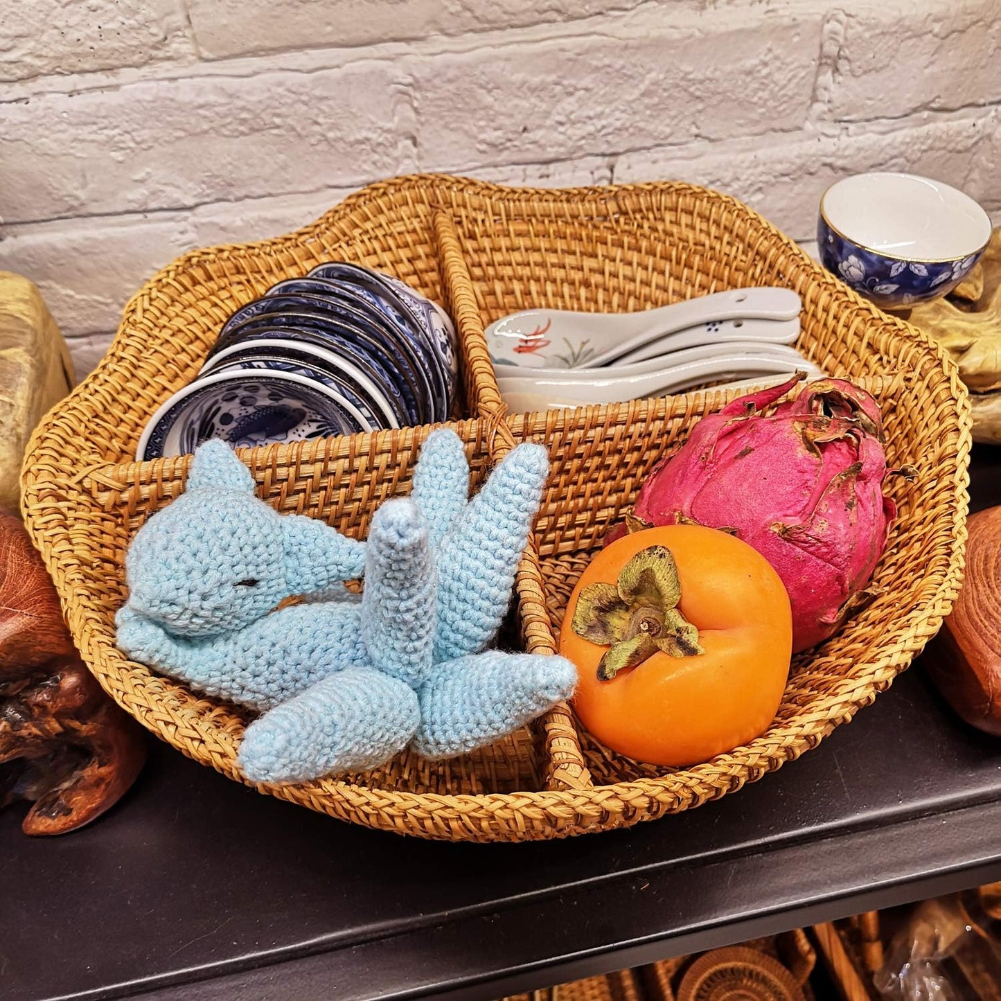 i-lan 4 Sections Round Wicker Snacks Nuts Candy Serving Basket, Handwoven Fruit Basket Tray Food Plate Storage Organizers Valet Tray for Keys, Wallets,Party