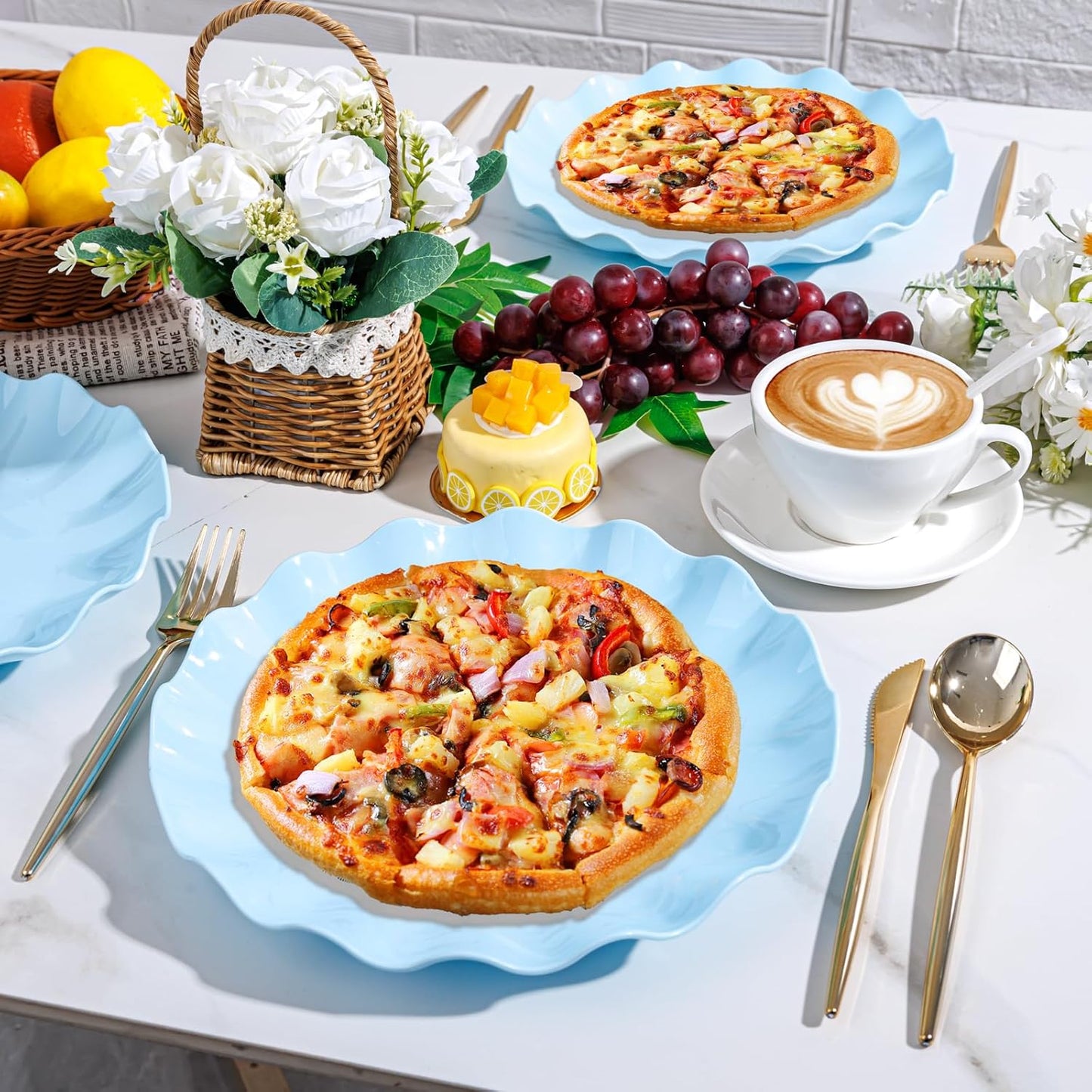 LIYH 20 Pcs 10 Inch Light Blue Plastic Plates Reusable - Unbreakable Scalloped Dinner Plates for Baby Shower Party Outdoor Picnics Dishwasher Safe BPA Free