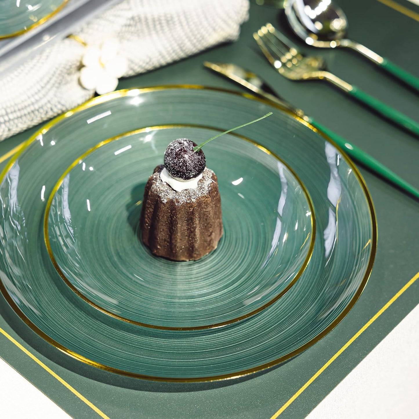 100PCS Green Plastic Plates-Crystal Design Green Disposable Plates with Gold Rim, Fancy Disposable Plates Include 50 Dinner Plates, 50 Dessert/Salad Plates for Party & Christmas