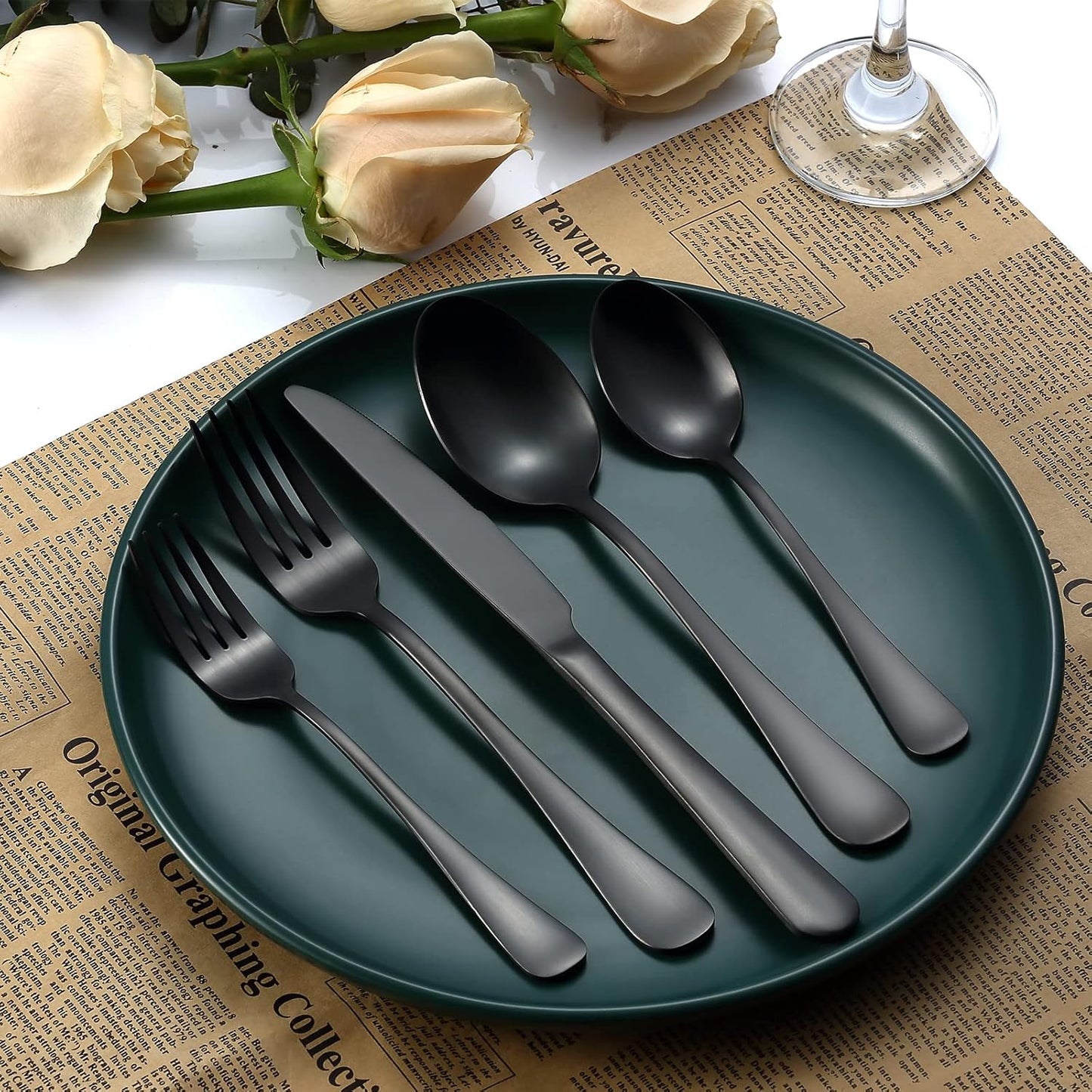 Briout Matte Black Silverware Set, Stainless Steel Cutlery Set Service for 4, Black Flatware Utensil Set Include Fork Knife Spoon for Kitchen Home Restaurant, Premium Tableware