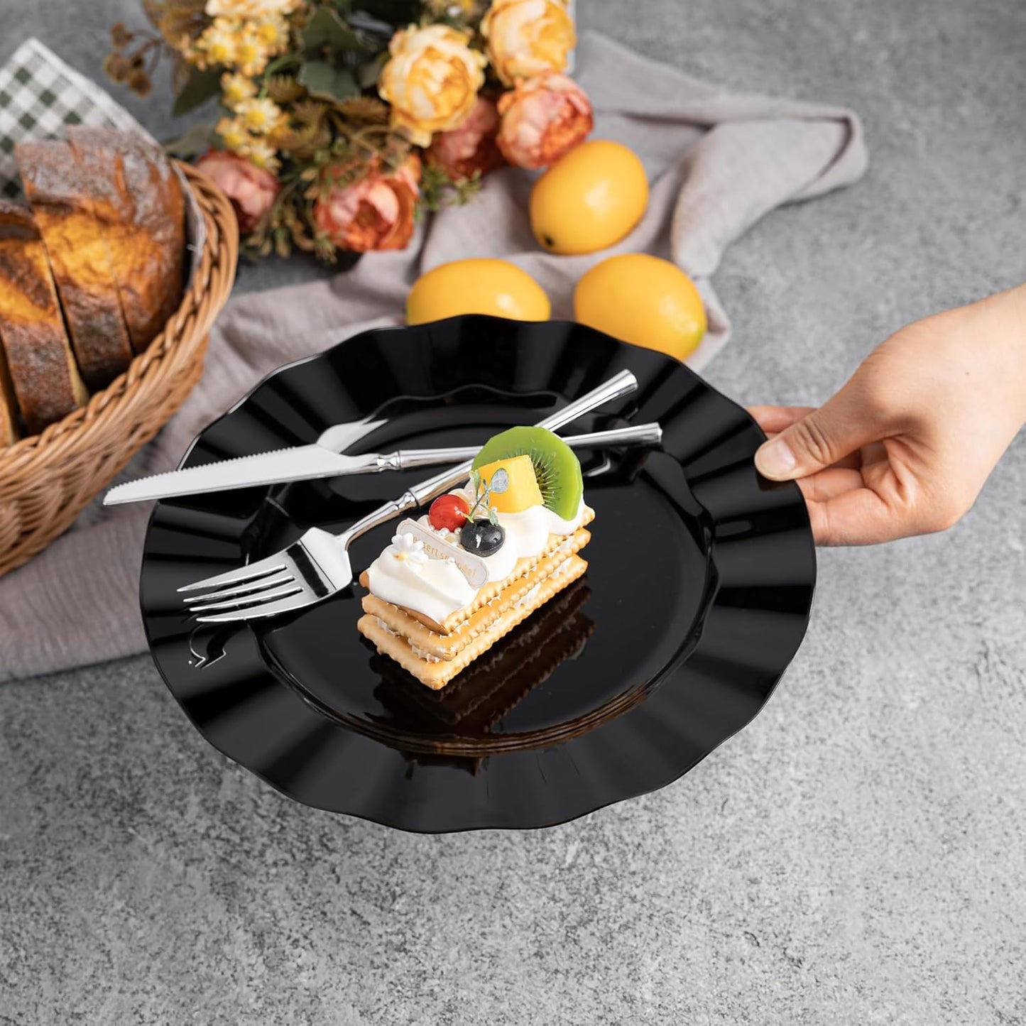 72 Pack Black Plastic Plates, 10" Disposable Wave Dinner Plates Elegant Heavy Duty Serving Dishes for Party, Wedding, Thanksgiving, Christmas