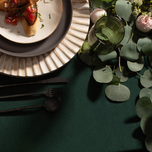 Gee Di Moda Rectangle Tablecloth - 90 x 132 Inch Hunter Green Table Cloth for 6 Foot Table with Floor-Length Drop - Heavy Duty Washable Fabric - 6 Ft Buffet Table, Holiday Party, Wedding & Baby Shower