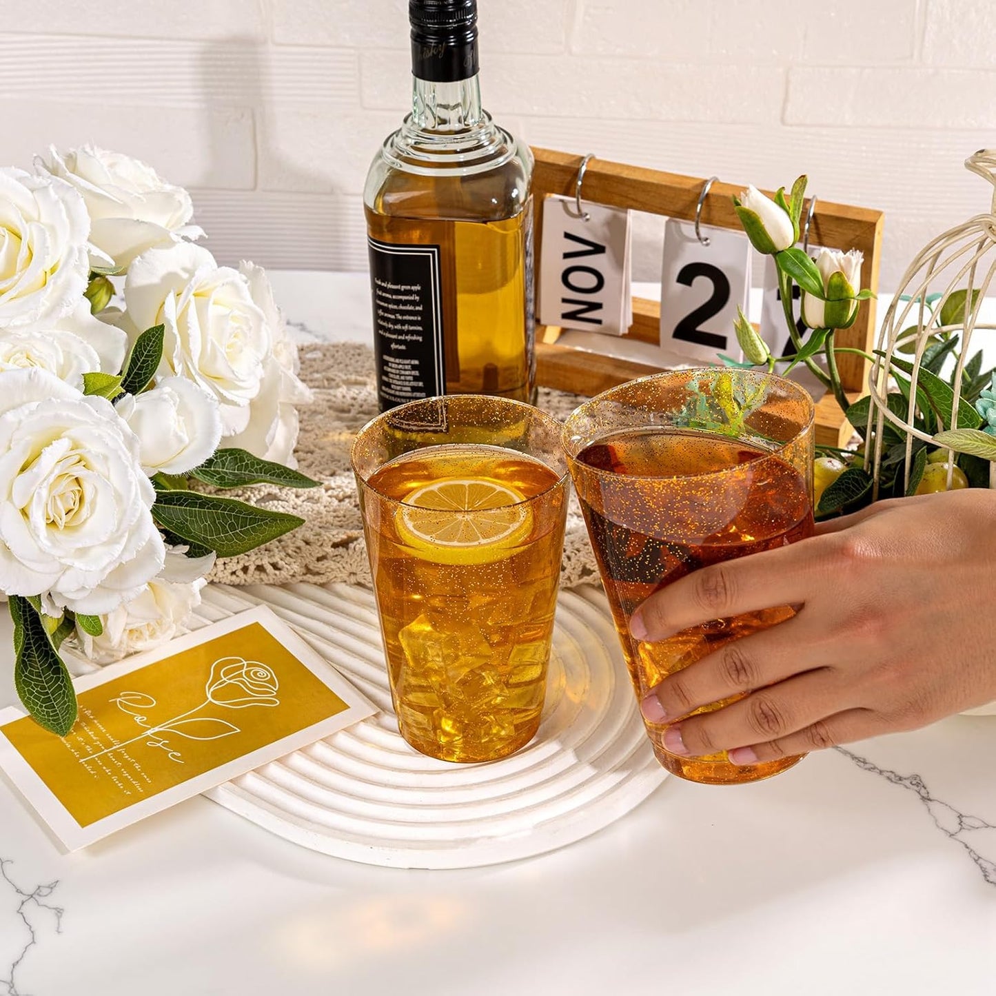 I00000 100 Pack 18 oz Gold Plastic Cups, Gold Glitter Cups Disposable Plastic Wine Glasses Cocktail Glasses Premium Cup, 18 Ounce Glitter Disposable Tumblers for Party & Wedding