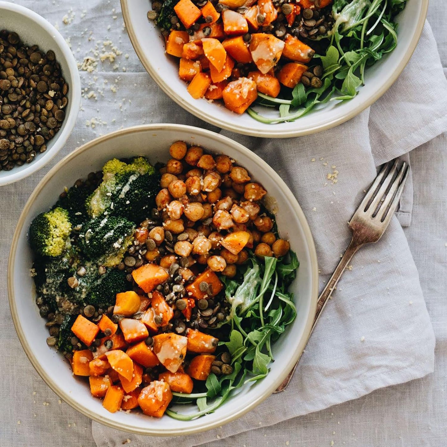 Artena Soup Bowls 32 OZ, Cereal Bowls Set of 4, White Embossment Ceramic Ramen Bowl for Salad, Dinner, Pho, Noodle, Pasta, Snacks, Dishwasher Microwave Safe, 6.3 Inch, Pinwheel Flower