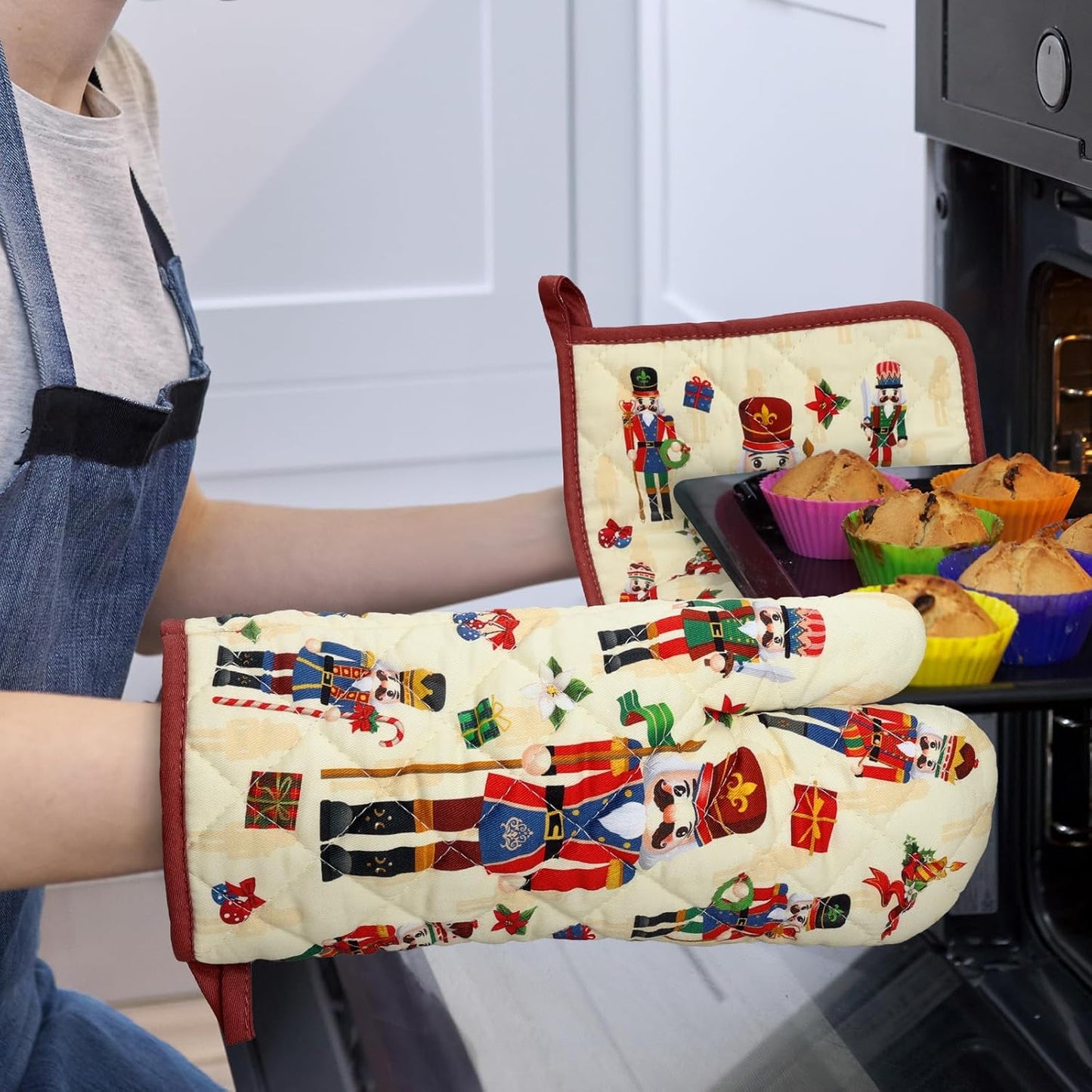 Christmas Nutcracker Oven Mitts and Pot Holders Sets 2Pcs, 100% Cotton Heat Resistant, Extra Long Oven Gloves Potholder for Kitchen Cooking Baking Decoration