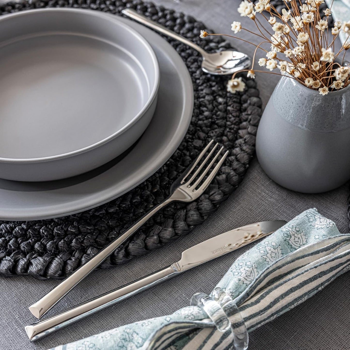 over&back 20pc Modern Flatware Cutlery Set - Comes with 4 Dinner Forks, 4 Salad Forks, 4 Dinner Knives, 4 Dinner Spoons, and 4 Teaspoons - 18/8 Stainless Steel - Dishwasher-Safe - Mirror Stainless