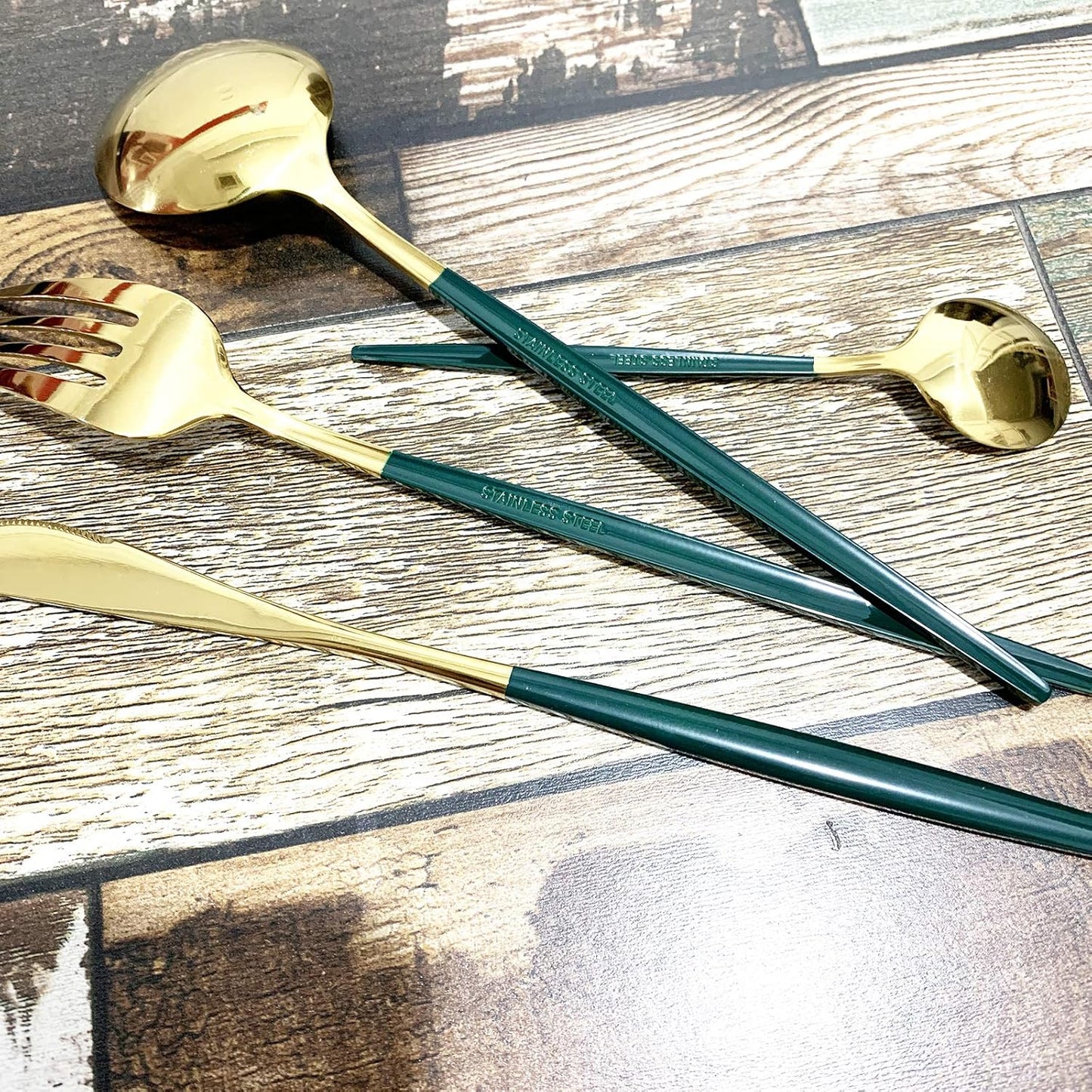 Gugrida 24 pieces Silverware Set - 18/10 Stainless Steel Reusable Utensils Flatware Set, Mirror Cutlery Green Gold Flatware Set, Great for Family Gatherings & Daily Use (Service For 6)