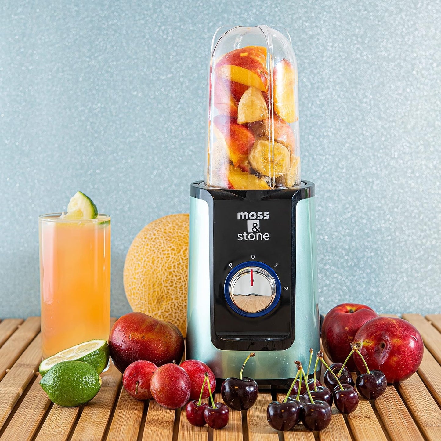 Moss & Stone MiniSmoothie Blender, Compact Personal Blender with Additional Cups Bullet Shape For Frozen Drinks, To-Go Portable Cups with Lids, Juice & Smoothie Maker