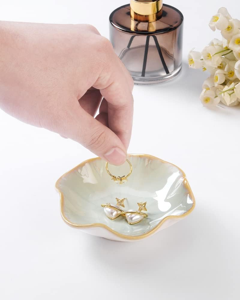 Lotus Leaf Shape Decorative Ring Tray, Small Key Bowl, Ceramic Trinket Tray Jewelry Dish Organizing Necklace Earrings, Home Decoration for Mom Best Friend Sister, Light Green.
