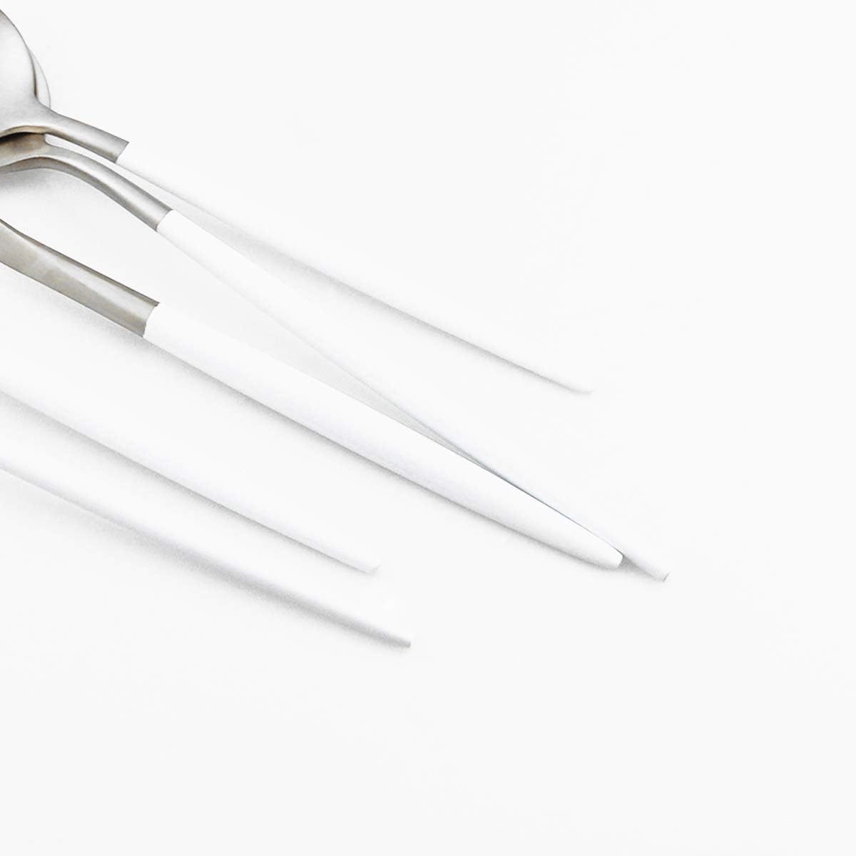 Gugrida Luxury Flatware, Royal 20 Piece Matte White Handle 18/10 Stainless Steel Tableware Sets for 4 Including Forks Spoons Knives, Camping Silverware Travel Utensils Set Cutlery (White Silver)