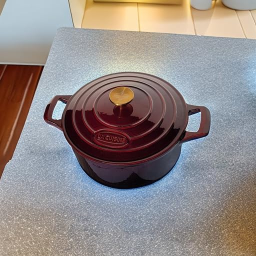 La Cuisine Enameled Cast Iron Dutch Oven Casserole Dish Pot with Lid, 5 QT 10.3“ /26cm Dia. Internal Matte Black Enamel Coating Gold-Plated SS Lid Handle Oven Safe up to 500° F, Cranberry