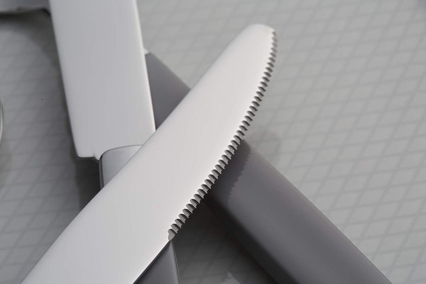 ANNOVA Silverware Set Stainless Steel Colorful Tableware Kitchen Flatware Set Utensils, Includes Dinner Knives, Forks, Spoons, Salad Forks & Dessert Spoons (Gray, 20 Pieces)