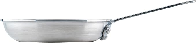 Winco Commercial-Grade Aluminium Fry Pan/Skillet, Natural Finish, 7"