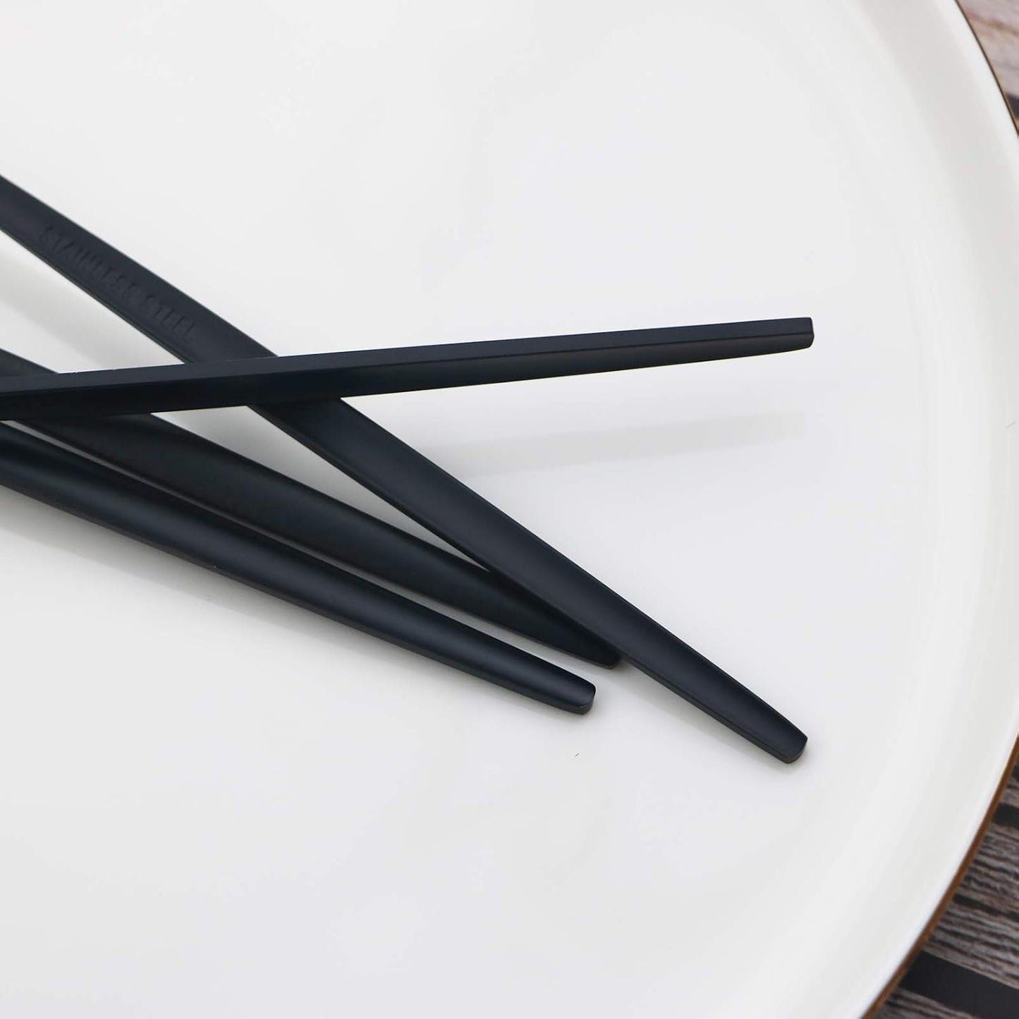 JASHII Flatware Silverware Set Stainless Steel Satin Finish Cutlery Set Service for 6, 30-Piece Spoons And Forks Kitchen Utensil Set, Dishwasher Safe (Matte Black handle gold)