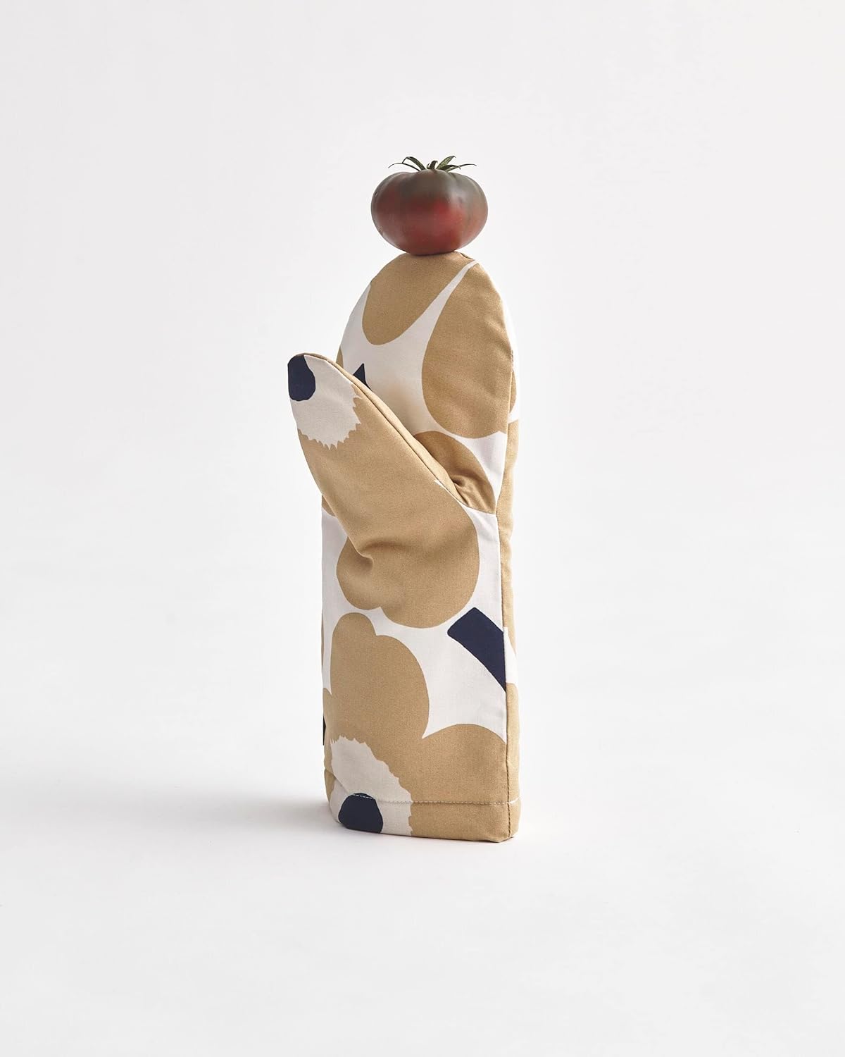 MARIMEKKO Pieni Unikko Oven Mitt with Hanging Loop – Refine Your Kitchen Décor with Our Floral Oven Mitts — Kitchen Mitts for Oven (12 in x 6 in)