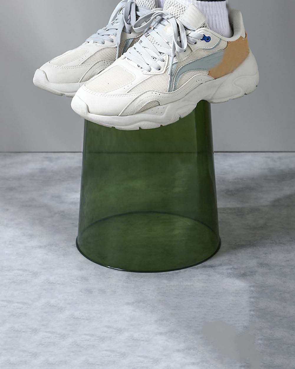 Bathroom Trash Can 7.5 x 6.3 x 8.1 Inch Small Trash Can Plastic Wastebasket Large Capacity Green Round Garbage Can for Bathroom Bedroom Office Kitchen Dorm Room (M)