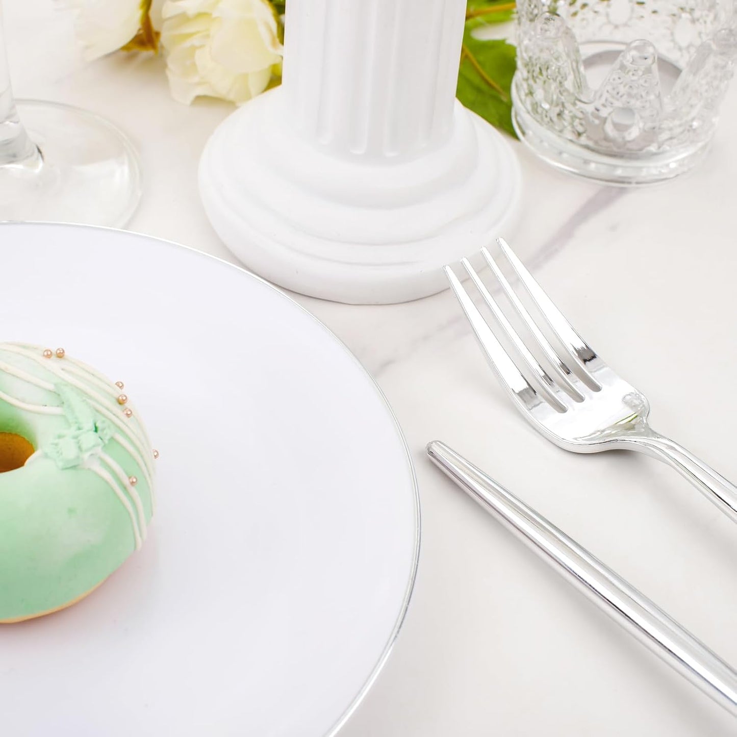 Rubtlamp 100Pcs Silver Plastic Dessert Plates 7.5inch,100Pcs Disposable Silver Forks,White Plastic Plates With Silver Rim, Small Plastic Plates,Dessert Plates With Forks for Appetizer Cake