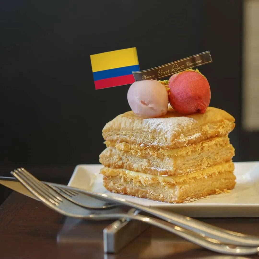 100 Pack Colombia Flag Colombian Toothpick Flags, Cocktail Picks Mini Stick Cupcake Toppers Country Picks Party Decoration Celebration Cocktail Food Bar Cake Flags (Colombia)