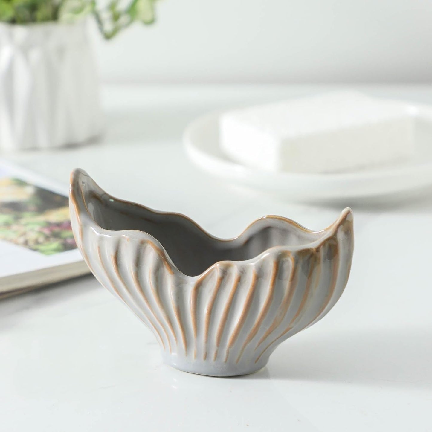 Sponge Holder for Kitchen Sink, Ceramic Sponge Holder with Fishtail Design, Sink Sponge Holder Caddy Organizer for Countertop, Farmhouse Kitchen Decor, Compact Kitchen Sponge Holder(Grey)