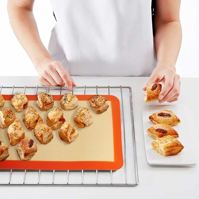 AMYONE Quarter Sheet Silicone Baking Mat, 2 Pcs Non-Stick Silicone Baking Mats Cookie Sheet for 9x13 Baking Pan, Reusable Baking Sheet Liners Compatible with Nordic Ware Naturals Quarter Sheet
