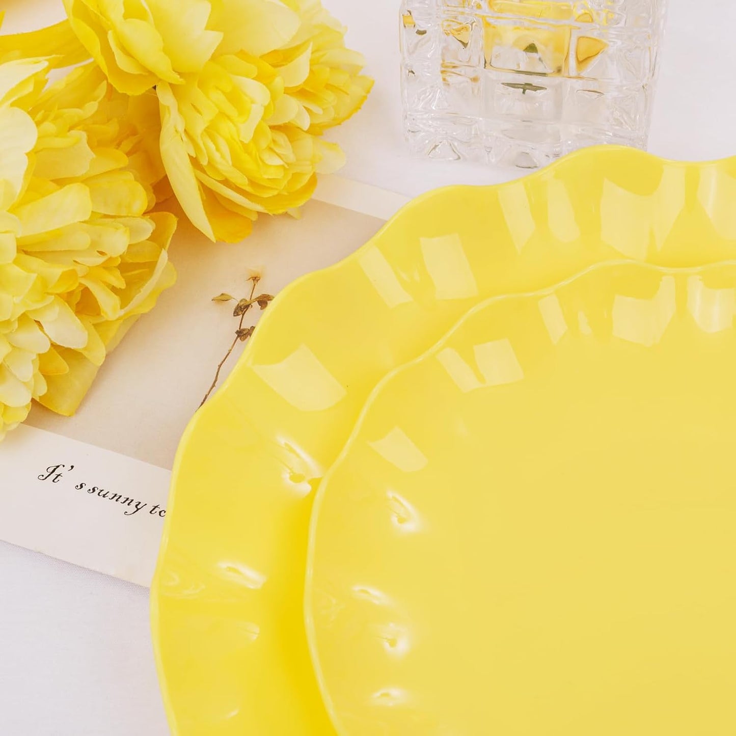 LIYH 24 Pcs Yellow Plastic Plates Reusable, Unbreakable Dinner Plates, Salad Plate, Microwave & Dishwasher Safe, Plate Sets Perfect for Parties,Birthday,Picnics (12guests)