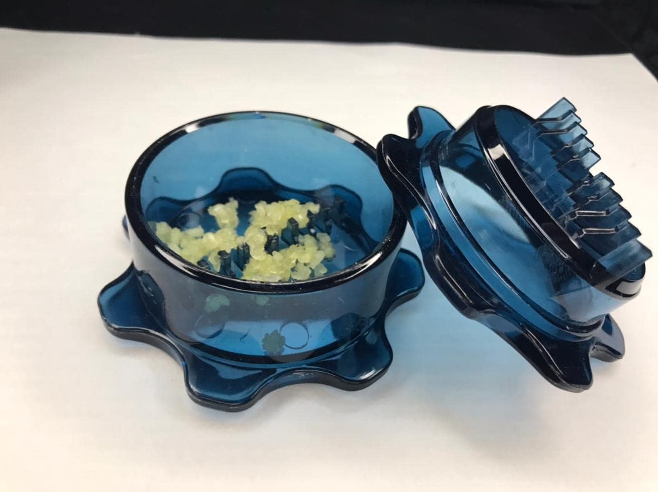 Angel’s Peel Lounge Grlic Mincer, Manual Garlic Press for Quick Meal Preparation - Kitchen Tools for Mincing Grlic, Ginger, Herbs, Nuts (Blue color)