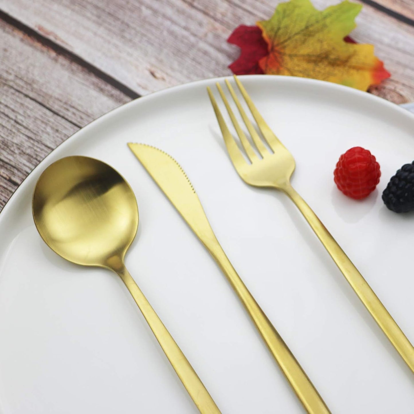 JASHII Flatware Silverware Set - Stainless Steel Satin Finish Cutlery Service for 6, 30-Piece Spoons and Forks Kitchen Utensils, Dishwasher Safe (Matte Gold)