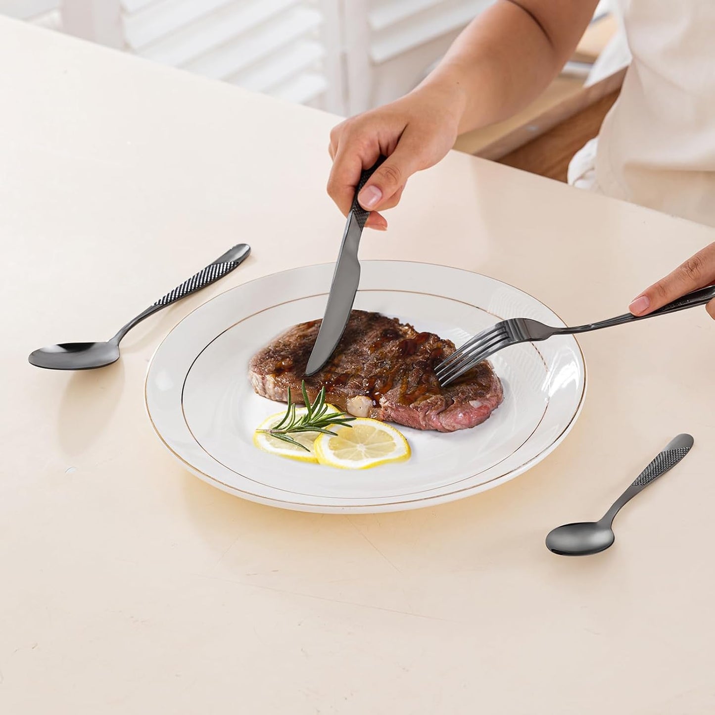 24-Piece Black Hammered Silverware Set, Food-Grade Stainless Steel Flatware Service for 6, Modern Cutlery Utensil Set with Forks Knives Spoons, Mirror Polished, Dishwasher Safe for Home Kitchen Dining