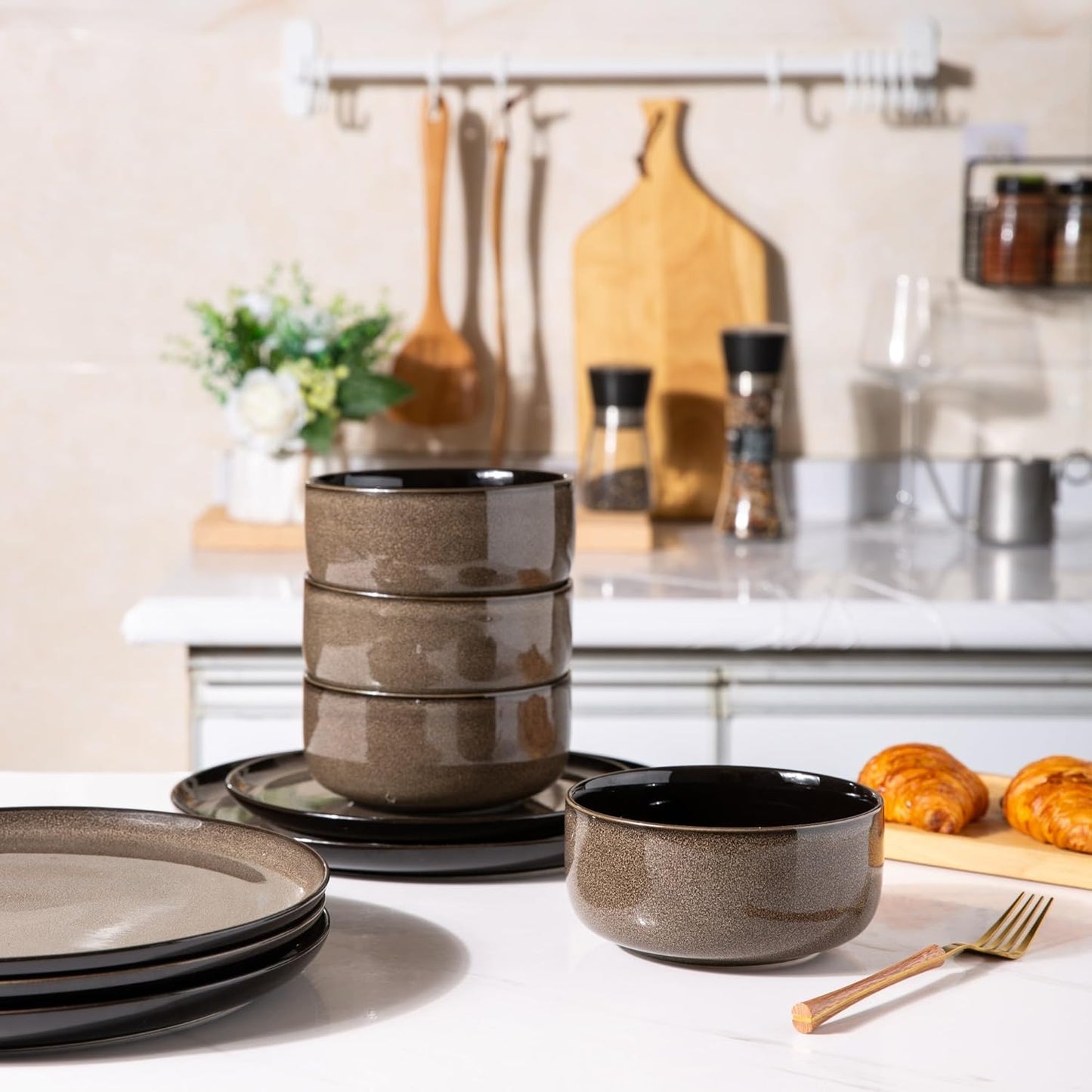 LeRATIO Ceramic Dinnerware Set of 4, Poreclain Plates, Bowls, Handmade Reactive Glaze Dishes, Chip Resistant, Oven & Dishwasher Safe, Service for 4-Chestnut