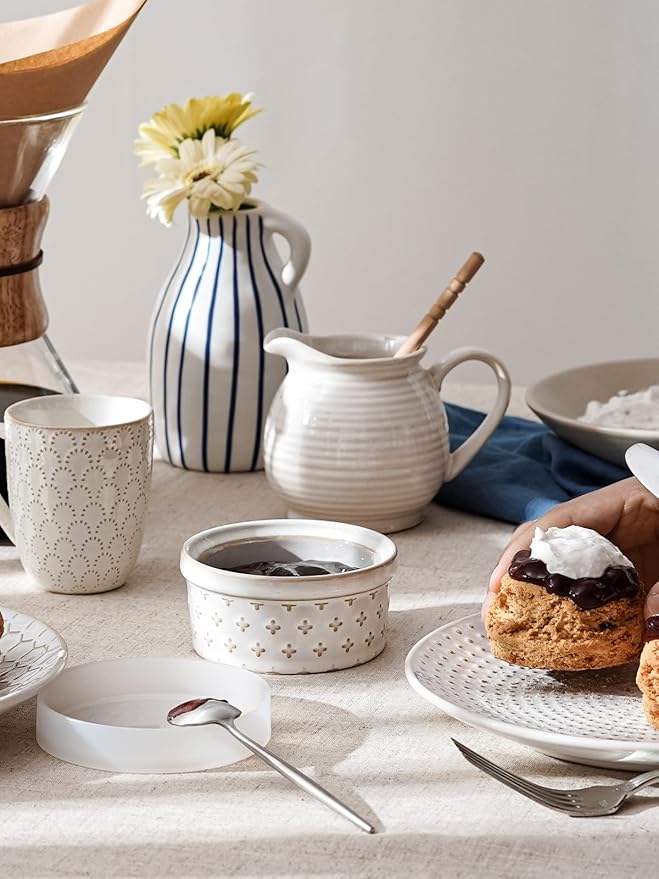 LE TAUCI Ramekins Oven Safe with Lids, 4 oz Charcuterie Boards Bowls Set for Creme brulee, Souffle, Dipping Sauces, Ceramic Food Storage Containers - 3.8 inch, Set of 4, Arctic White