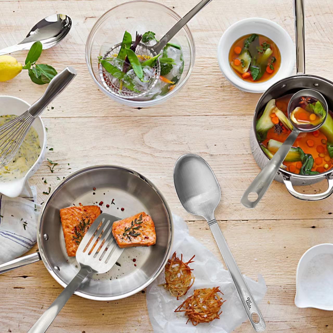 Stainless Steel Kitchen Ladle, Heavy Duty One-Piece Construction Cooking Ladle, Punch Soup and Stew Serving Ladles Scoop