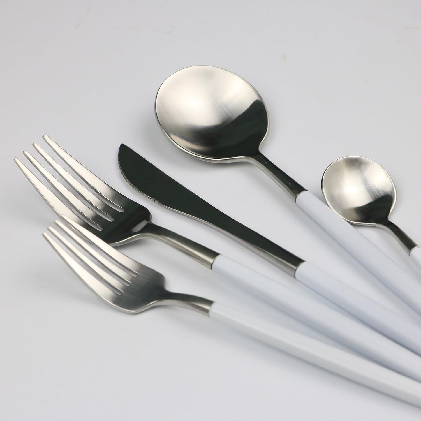 Customized 20-Piece 18/10 Stainless Steel Flatware Set, Serive for 4, With Fork Spoons Knife Teaspoon Dessert Fork for Home Kitchen Restaurant Hotel (White + Silver)