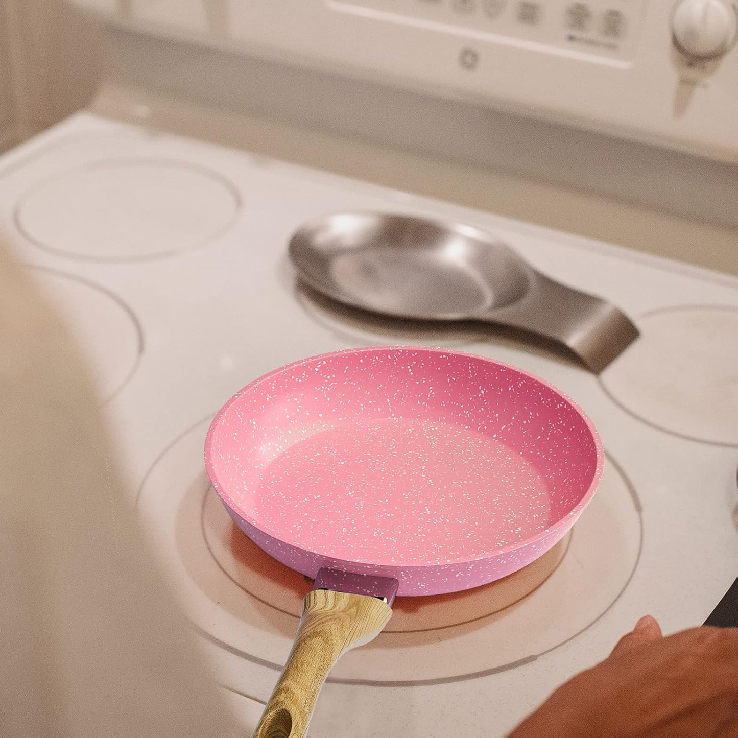 Frying Pan Nonstick, 9.5 Inch Pink Egg Pan, Non Stick Fry Pan 100% PTFE PFOA-Free Omelet Skillet Pan, Toxin-Free Skillets Stone Cookware, Anti-Warp Base with All Stove Tops, Induction Compatible