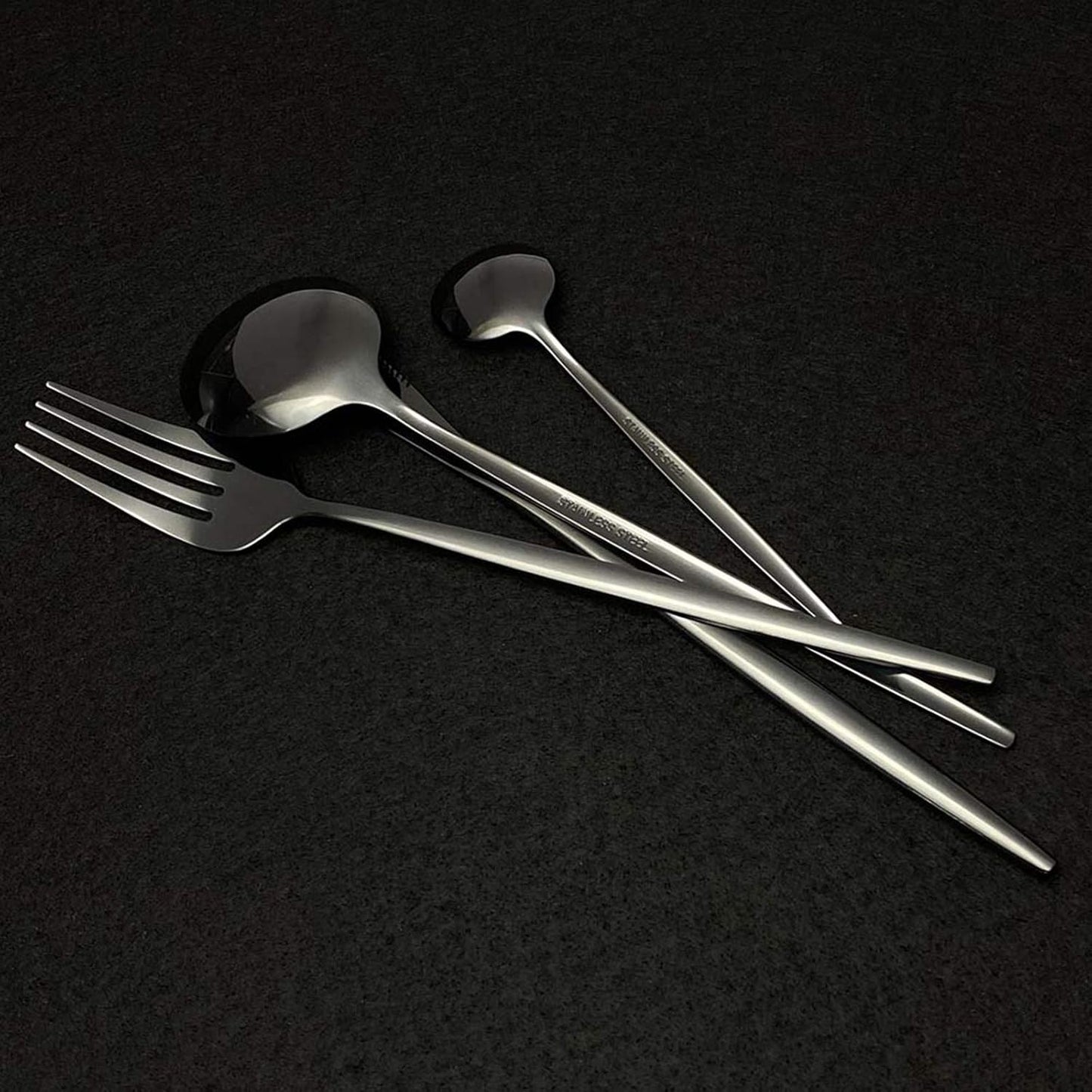 Silverware Set – 30 Piece Family Dinnerware Set – Flatware Set Service For 6 – Red Silver Tableware Sets – Cutlery Great For Family Gatherings & Daily Use – Spoons, Knives, Forks