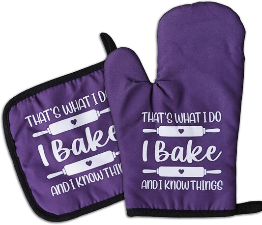 Funny Baking Oven Mitts and Pot Holders（Set of 2） That's What I Do I Bake and I Know Things Heat Resistant Kitchen Mitts Silicone Non-Slip Oven Mitts Funny Baking Accessories for Baker Chef