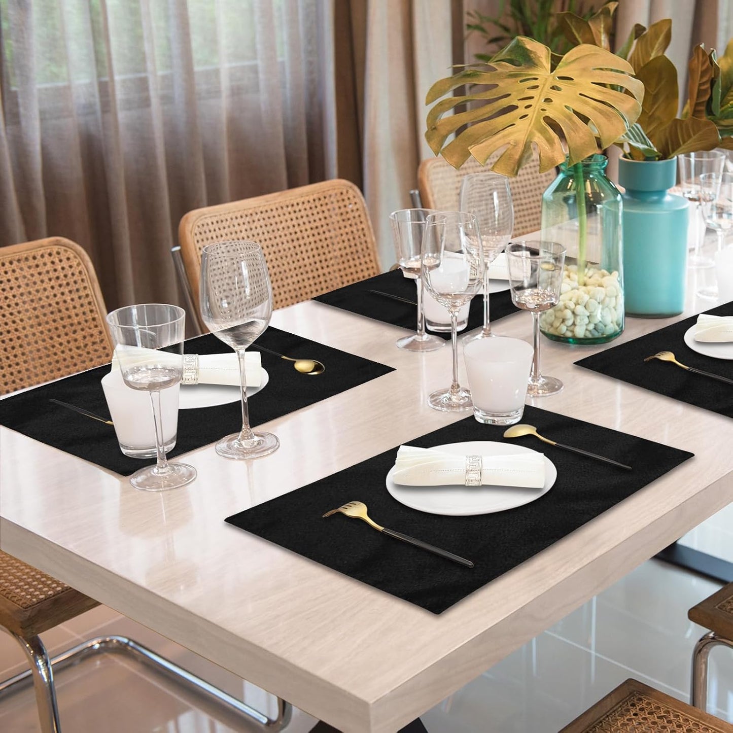 Cloth Placemats Set of 4, Cotton Linen Blend Machine Washable Double Layered Durable Place Mats Heat Resistant Placemats Wrinkle Free Thick Fabric Dining Table Mats (Black, 4)