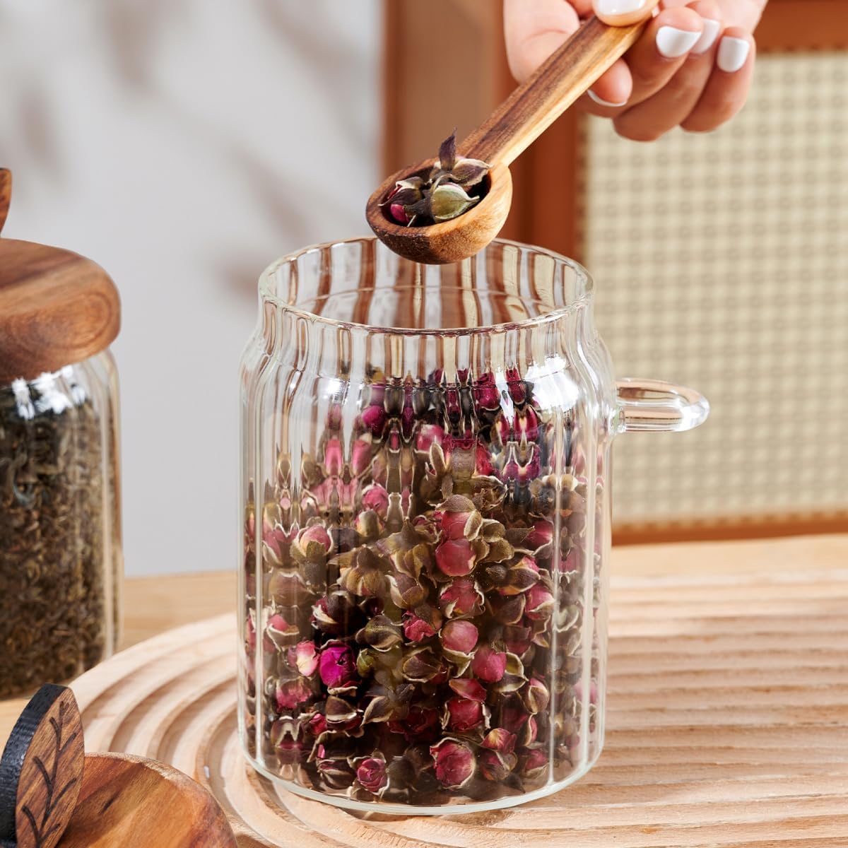 ANSQU Glass Jar with Wooden Lid and Spoon, 20.3oz Food Storage Containers Coffee Jar Coffee Grounds Container, Glass Food Storage Canister